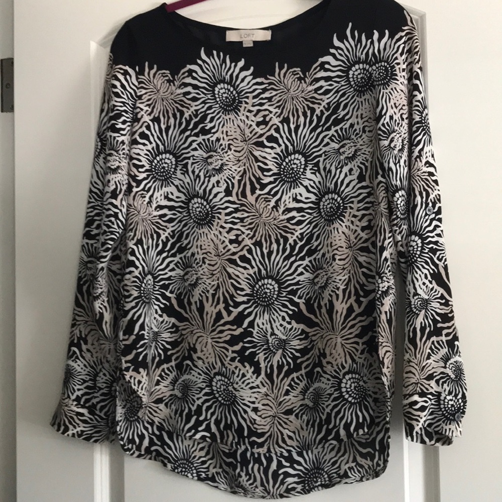 LOFT XS black and white floral blouse